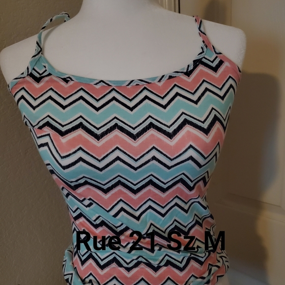 10 Tops - Picture 5 of 10